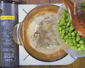 豌豆粒焯水30秒，過涼水。