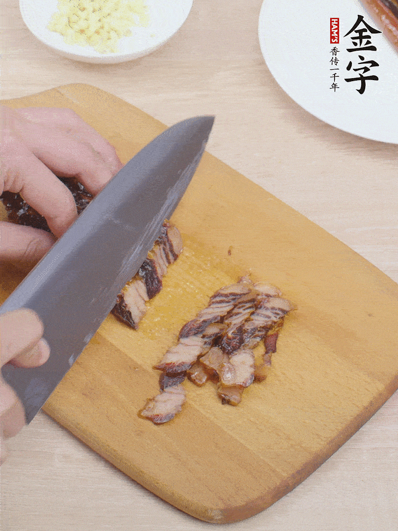 金字醬油肉切薄片。