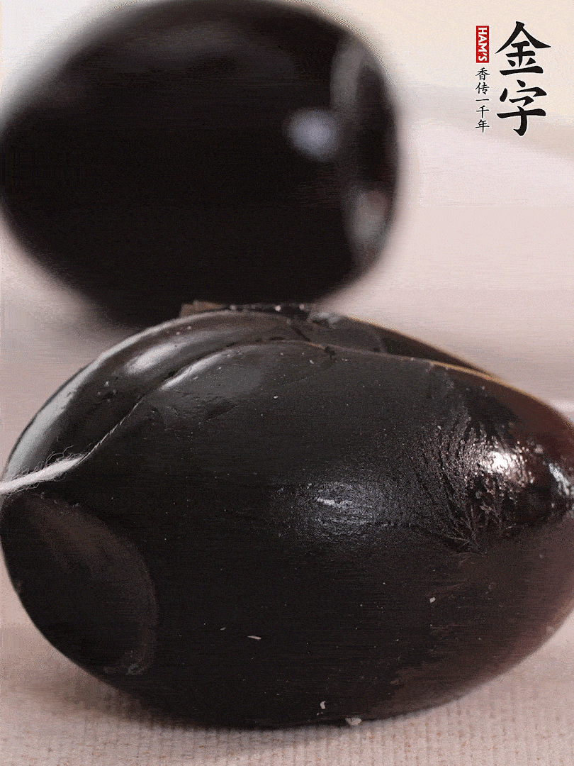 娃娃菜金針菇去跟洗凈，皮蛋改刀。