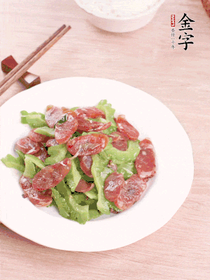 一小撮糖調(diào)味。