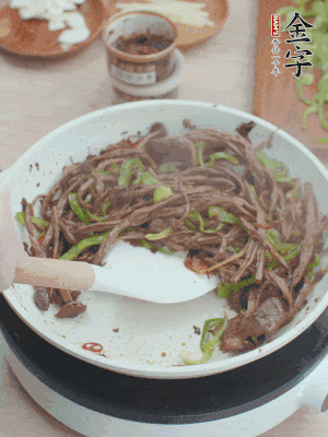少許鹽調(diào)味。