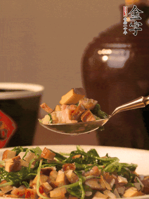 出鍋前嘗味，味淡加點(diǎn)鹽。