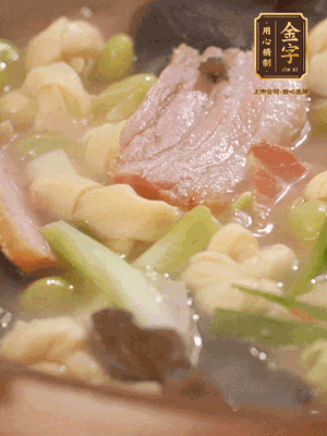 最后加一點蠔油、雞精調(diào)味