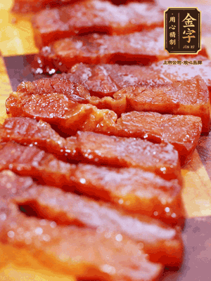 金字醬油肉煮熟，切片