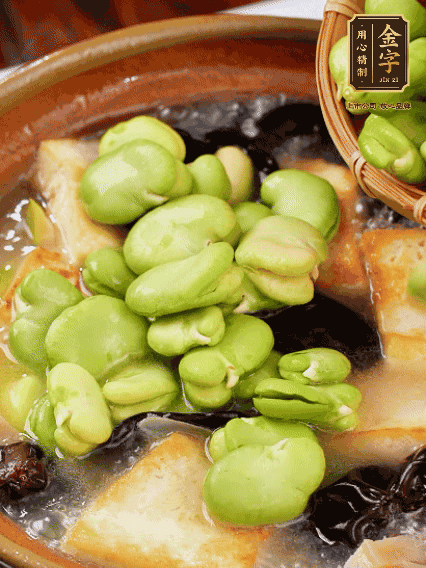 最后可以放豆瓣、木耳煮熟，依照個人口味加點鹽調(diào)味